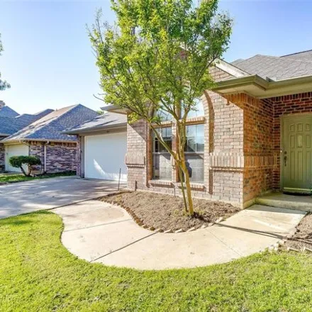 Image 3 - 8160 Meadowside Drive, Benbrook, TX 76116, USA - House for sale