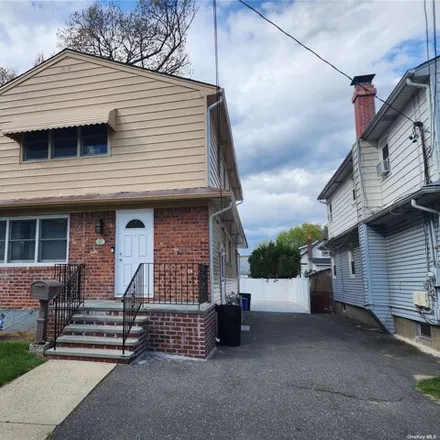 Rent this 3 bed apartment on 217 East Mineola Avenue in Village of Valley Stream, NY 11580