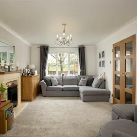 Image 3 - Chestnut Drive, Leeds, LS16 7TL, United Kingdom - House for sale