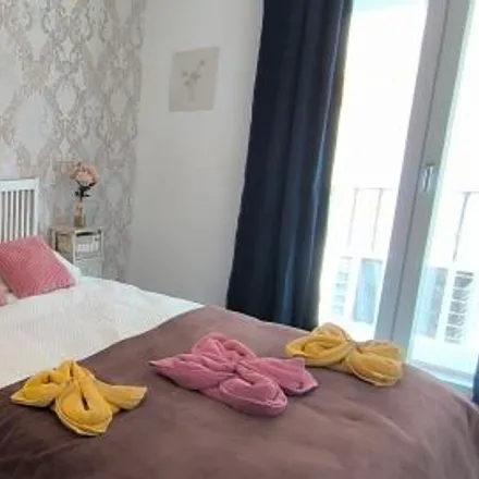 Rent this 2 bed apartment on Taberna La Descubierta in Calle de Barcelona, 12