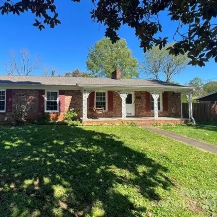 Rent this 3 bed house on 616 Glendale Drive in Oakland Heights, Statesville