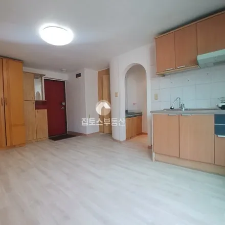 Rent this studio apartment on 서울특별시 강남구 대치동 899-26