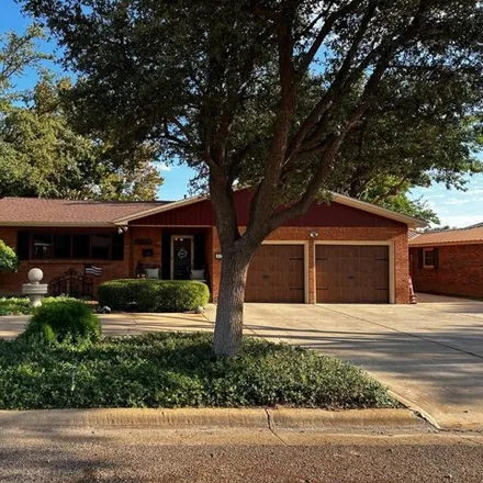 Buy this 3 bed house on 675 North 18th Street in Lamesa, TX 79331