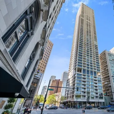 Buy this 3 bed condo on 1000 Lake Shore Plaza in 1000 North Lake Shore Drive, Chicago