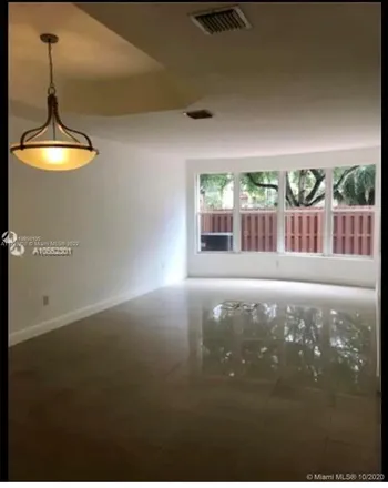 Image 6 - 6763 Northwest 107th Place, Doral, FL 33178, USA - House for sale