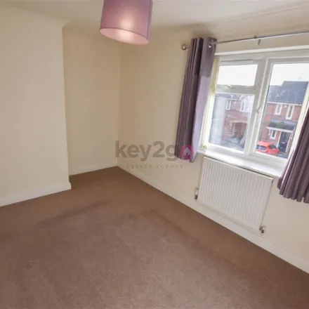 Image 3 - Deepwell View, Sheffield, S20 4SP, United Kingdom - Apartment for rent