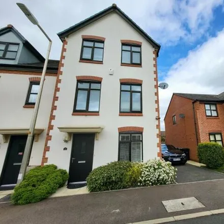 Rent this 4 bed duplex on Kensington Close in Stockport, SK4 4SB