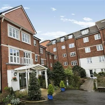 Rent this 1 bed room on Saint Lukes Road in Maidenhead, SL6 7AB