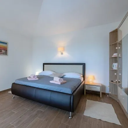 Rent this 4 bed house on Svetvinčenat in Istria County, Croatia