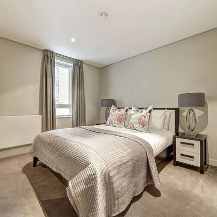 Rent this 2 bed apartment on 5 Merchant Square in London, W2 1AY