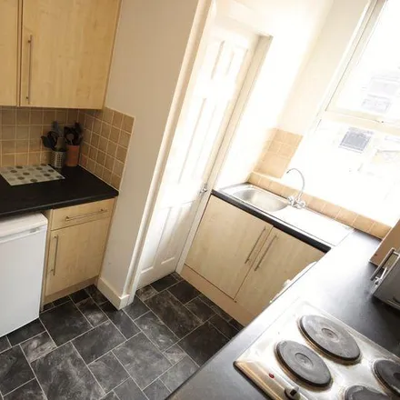 Image 4 - Thornville Mini Market, 32-34 Harold Place, Leeds, LS6 1PQ, United Kingdom - House for rent