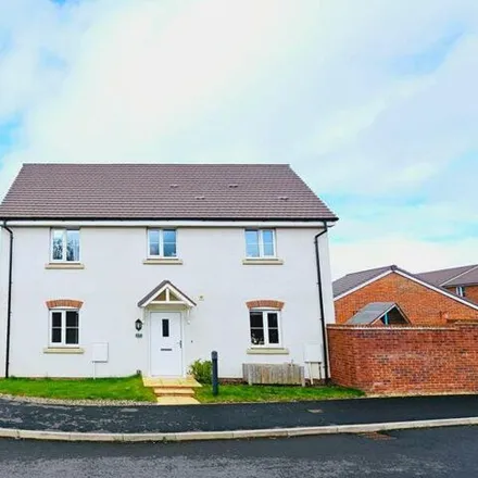 Buy this 3 bed house on Dalesbred Avenue in Kingstone, HR2 9TD