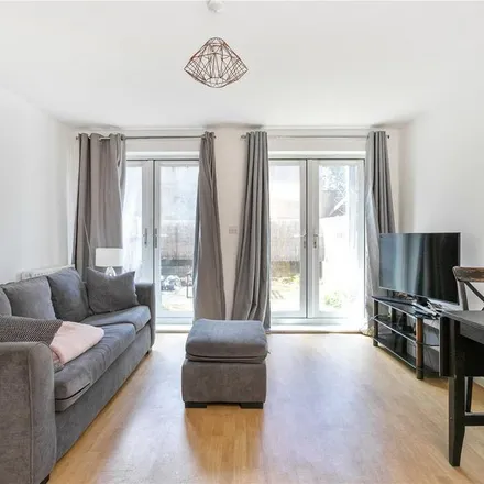 Image 1 - 34 New Road, St. George in the East, London, E1 1HE, United Kingdom - Apartment for rent