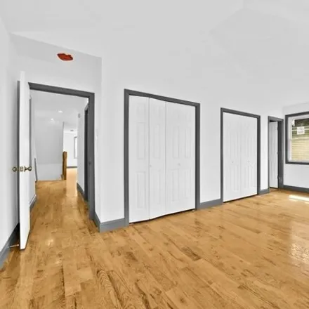 Image 7 - 118-30 197th Street, New York, NY 11412, USA - House for sale