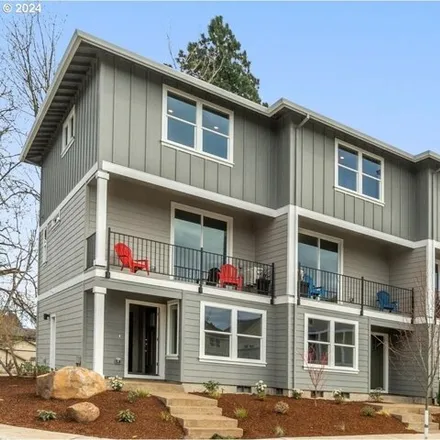 Buy this 3 bed condo on 471 Mountainview Street in Oregon City, OR 97045