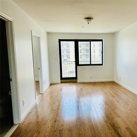 Image 4 - 70-08 Queens Boulevard, New York, NY 11377, USA - Condo for rent