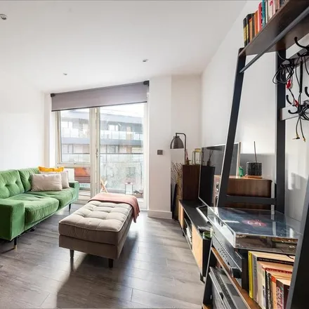 Rent this 1 bed apartment on 27-29 New North Road in London, N1 6JE