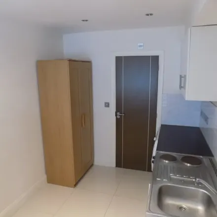 Image 2 - Hermitage Way, London, HA7 2AX, United Kingdom - Apartment for rent