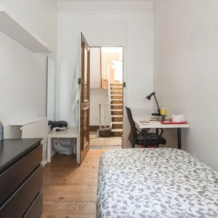 Rent this 5 bed room on Rua António Pereira Carrilho