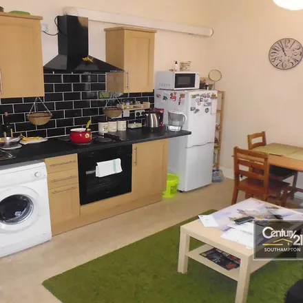 Image 5 - Wellington Court, Waterloo Road, Southampton, SO15 3BR, United Kingdom - Apartment for rent