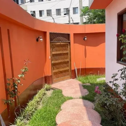 Buy this 4 bed house on Masajes relajantes in Santiago de Surco Avenue, Santiago de Surco