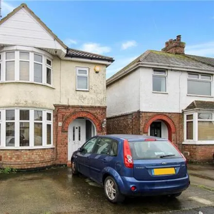 Buy this 3 bed duplex on Elgin Drive in Swindon, SN2 8DN