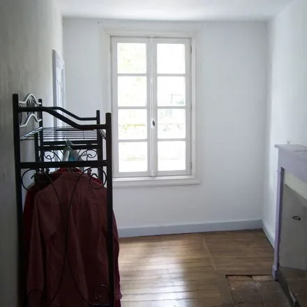 Image 2 - 21 Rue de la Citadelle, 79200 Parthenay, France - Apartment for rent