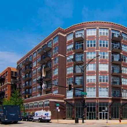 Rent this 2 bed condo on 1000 West Adams Street in Chicago, IL 60612