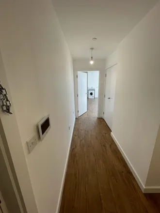 Image 2 - Alfred's Way, London, IG11 0NL, United Kingdom - Apartment for rent