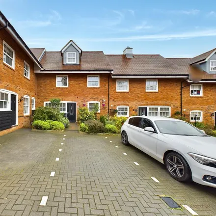 Rent this 3 bed townhouse on unnamed road in Buckinghamshire, HP13 5AG