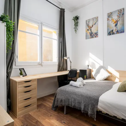 Rent this 4 bed room on Boix in Carrer d'en Xuclà, 08001 Barcelona