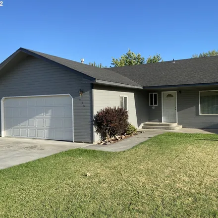 Buy this 3 bed house on 936 East Gladys Avenue in Hermiston, OR 97838