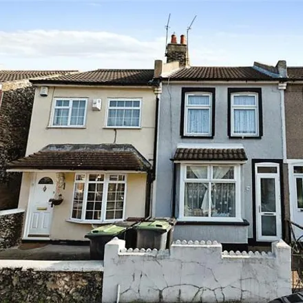 Buy this 2 bed townhouse on Cecil Road in Gravesend, Kent