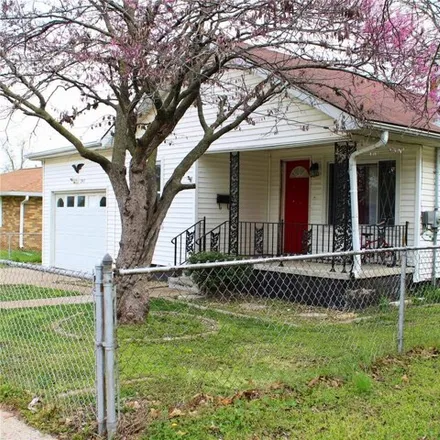 Buy this 2 bed house on 799 State Street in Wood River, IL 62095
