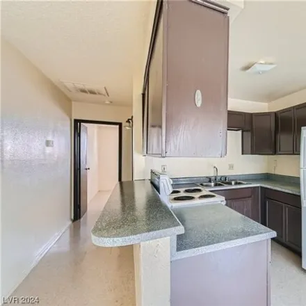 Image 2 - 2213 East Owens Avenue, Las Vegas, NV 89101, USA - Apartment for rent