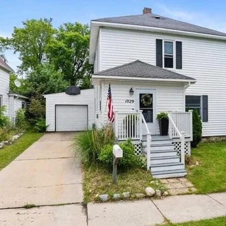 Buy this 3 bed house on 1029 Jefferson Ave in Petoskey, Michigan
