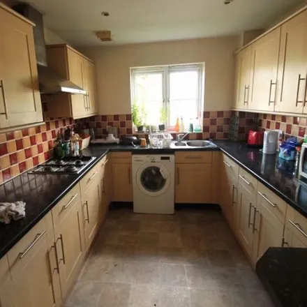 Image 5 - Cherry Court, Leeds, LS6 2WB, United Kingdom - House for rent