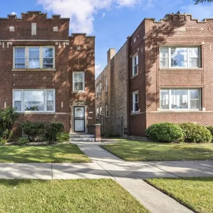 Buy this 4 bed house on 10219 South Racine Avenue in Chicago, IL 60643