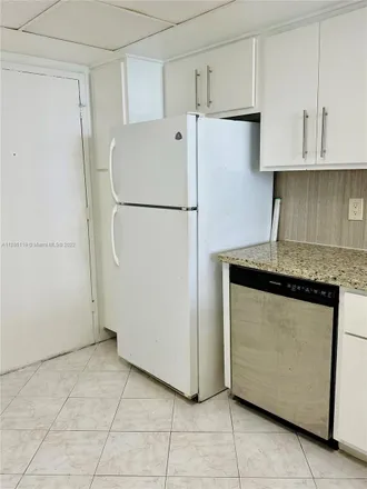 Image 4 - 920 Northeast Miami Gardens Drive, North Miami Beach, FL 33162, USA - Condo for rent