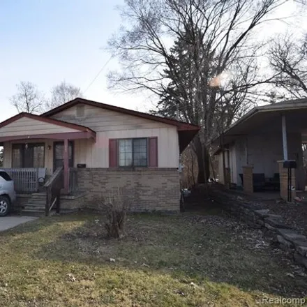 Buy this 2 bed house on 4029 Court Street in Flint, MI 48532