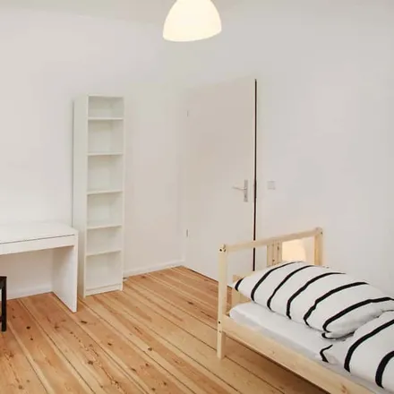 Rent this 4 bed room on Ratiborstraße 9 in 10999 Berlin, Germany