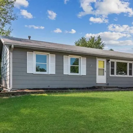 Buy this 3 bed house on 1013 Dover Street in Iowa City, IA 52240