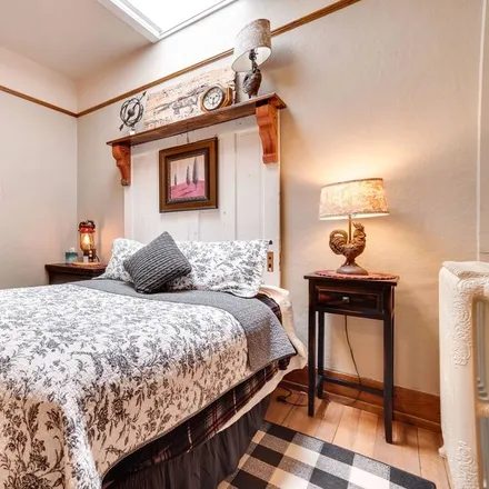 Rent this 3 bed apartment on Laramie
