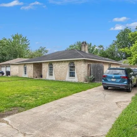 Image 2 - 3791 Friendswood Link Road, Friendswood, TX 77546, USA - House for sale