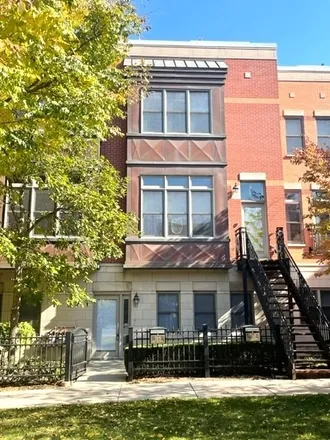 Rent this 1 bed condo on 725 West 15th Street in Chicago, IL 60686