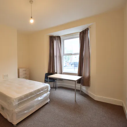 Image 9 - Warwick Street, Newcastle upon Tyne, NE6 5AR, United Kingdom - Apartment for rent