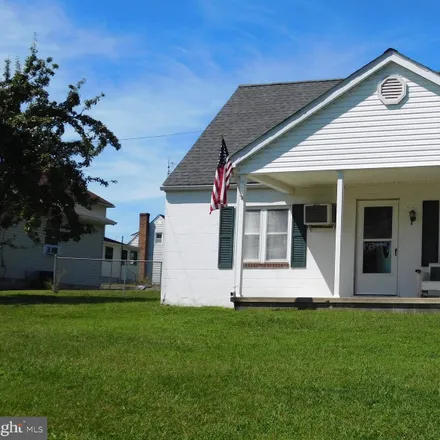 Buy this 3 bed house on Golf Course Road in Martinsburg, WV 25401