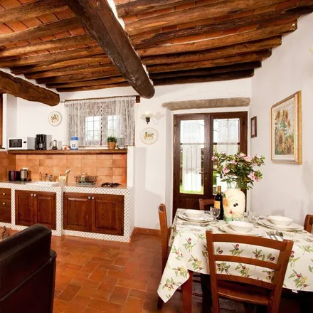 Rent this 2 bed house on Arezzo