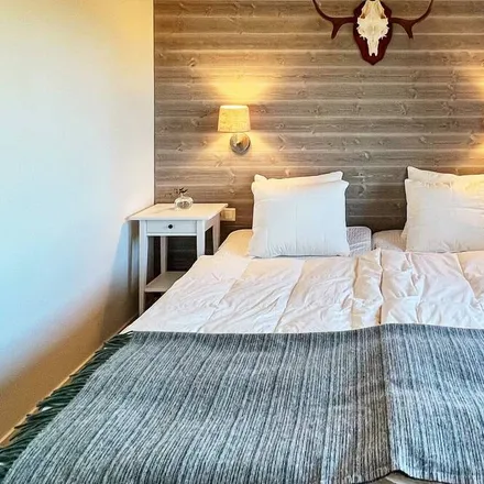 Rent this 2 bed house on Hok in Lillholmen, Sågverksvägen