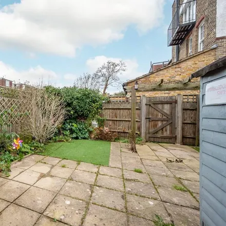 Rent this 4 bed house on Howdens Joinery in The Path, London